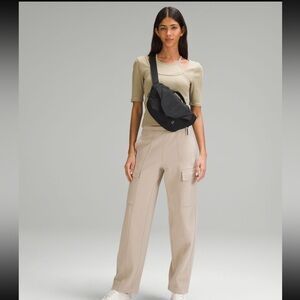 Authentic Lululemon crossbody Water bottle bag